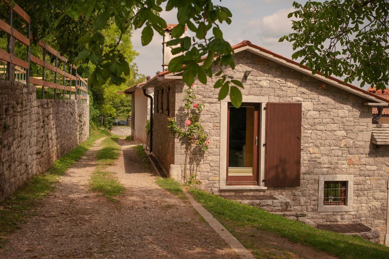 Tmbin'S Barn - Nature, Horses, Family Villa Sežana Exterior foto