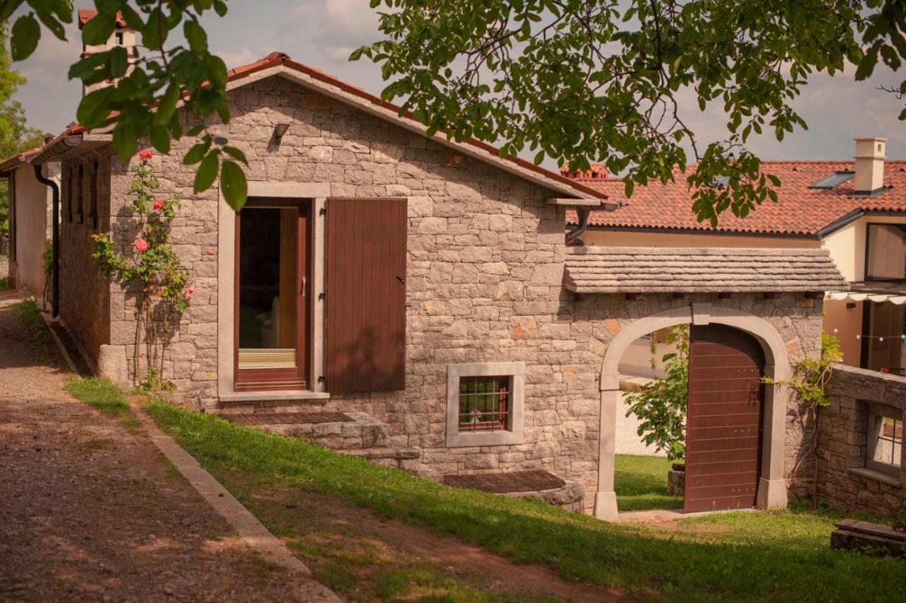 Tmbin'S Barn - Nature, Horses, Family Villa Sežana Exterior foto